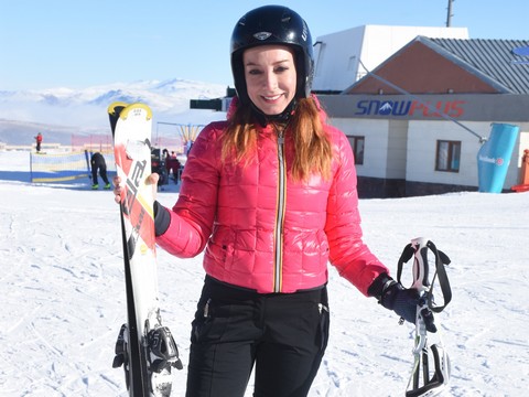 Dolunay Soysert... PALANDÖKEN'DE PİSTİN TOZUNU ATTIRDI!..