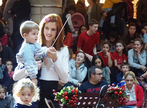 Willa Elles... İKİZLERLE ORKESTRA YÖNETTİ!