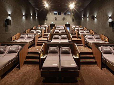 SİNEMADA YATARAK FİLM İZLEMEK İSTER MİSİNİZ?