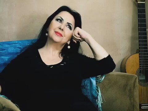 Nur Yoldaş... YENİ ŞARKISI "MASAL", İNGİLTERE'DE FİNALE KALDI!..