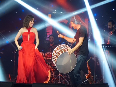 Burcu Güneş... TEKİRDAĞ'DA COŞKULU KONSER!..