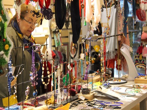 KADIKÖY'LÜ KADINLARDAN EL EMEĞİ GÖZ NURU YILBAŞI HEDİYELERİ!..