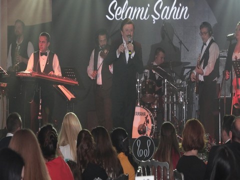 Selami Şahin... YENİ YILA ÖZEL SÖZ YAZDI!..