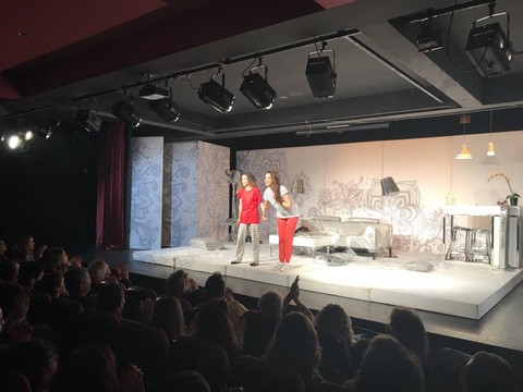 Plastik Aşklar / Duru Tiyatro... SON ALKIŞ MÜNİR ÖZKUL'A GELDİ!..