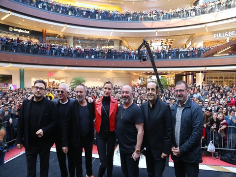 “Arif V 216”... İZMİR'DE GÖRKEMLİ GALA!..