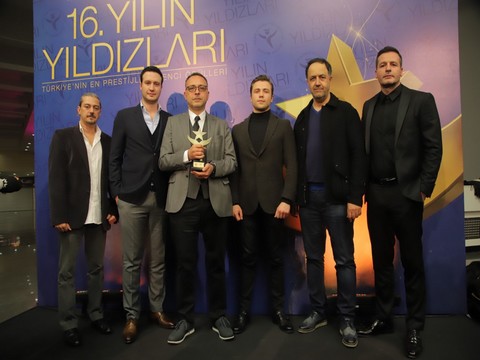 Söz... ÖDÜLE DOYMUYOR!..