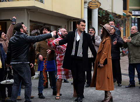 Şevkat Yerimdar... ESİN'İN KAPRİSLERİ!