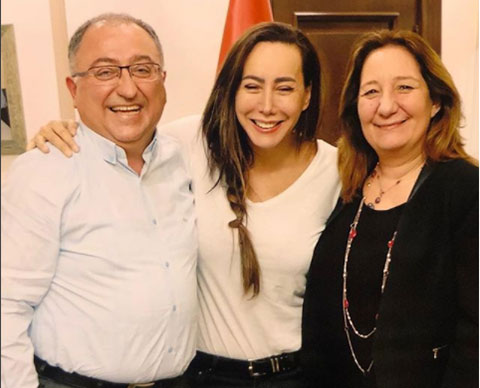 Asena Dere'ye büyük sürpriz... ÖNCE KAMERA ŞAKASI SANDI!