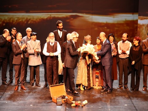 Sızı... GALA GECESİNDE AYAKTA ALKIŞLANDI!..