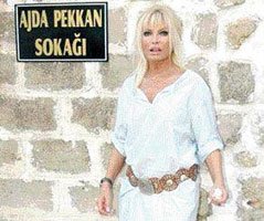 Ajda Pekkan'a... SÜPER STAR'A SÜPER SAYGISIZLIK!