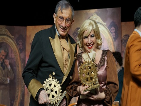 Haldun Dormen - Ayşe Erbulak... "MESLEK ÜSTÜN HİZMET ÖDÜLÜ" VERİLDİ!..