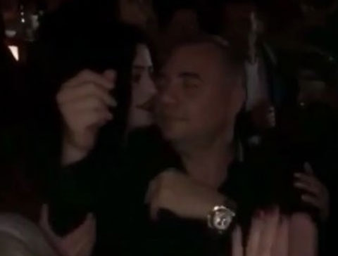 Oktay Kaynarca... YENİ YAŞINI ÖPÜCÜKLERLE KUTLADI!..