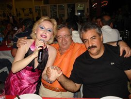 Pınar Altınok... KABENİN ANAHTARININ SERGİLENDİĞİ OTELDE KONSER VERDİ...