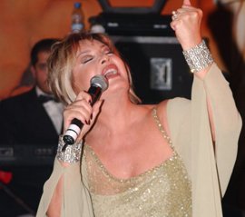 Emel Sayın... ALBÜMÜ İÇİN DİZİDEN VAZGEÇTİ!