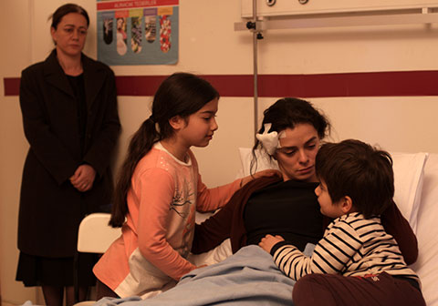 Kadın... BAHAR ÖLÜMDEN DÖNÜYOR!