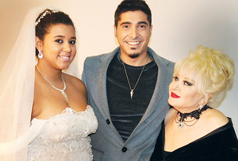 Muazzez Abacı... ANNEANNE - TORUN AYNI KLİPTE!