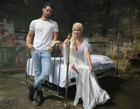 Ömür Gedik... KLİP İMAJI NEFES KESTİ!