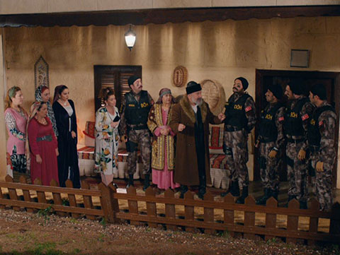 Yeni Gelin... BOZOKLAR DURANLARA KARŞI!