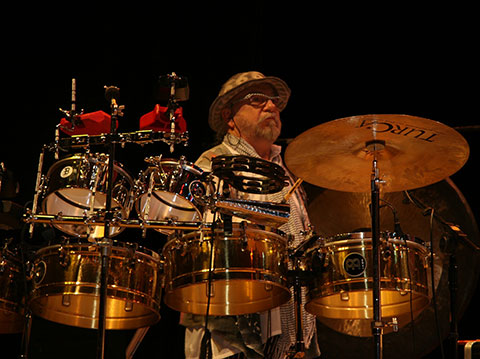 Okay Temiz... DOĞAYA SAYGI KONSERİ!