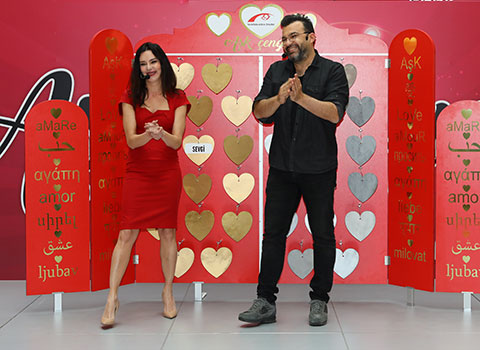 Hande Ataizi ve Hakan Ka… AŞIKLARA ÇENGEL ATTILAR!