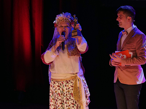 Suzan Kardeş... RUMELİLERDEN EN İYİ SANATÇI ÖDÜLÜ!...