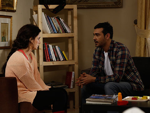 Kadın... BAHAR'IN KAFASI KARIŞIR!