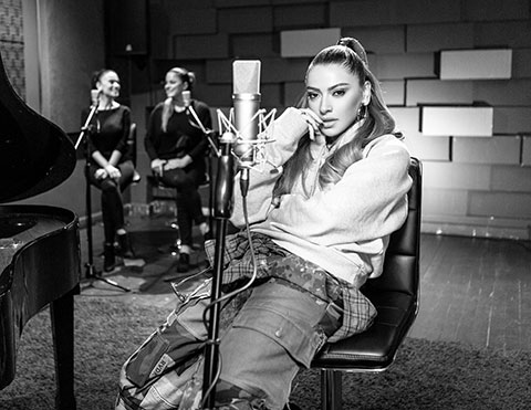 Hadise...HAYRANLARINA SÜRPRİZ!