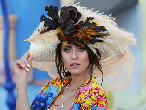 Derya Uluğ... İLK YÖNETMENLİK DENEMESİ!...