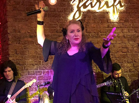 Suzan Kardeş... 14 ŞUBAT HEDİYESİ HAYRANINDAN GELDİ !