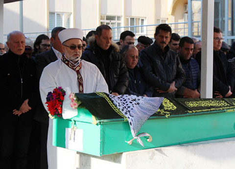 Sümer Ezgü... ANNE ACISI!