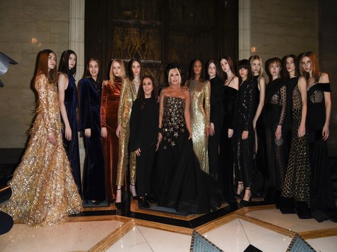 Ajda Pekkan.. LONDRA MODA HAFTASI' NDA FIRTINA GİBİ ESTİ!..