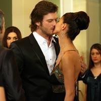 Eda Özerkan... "RENK OLSUN DİYE ÖPÜŞMEM"!