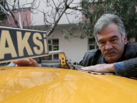 Komedi Dans Üçlüsü'nün yıldızı Murat Akkaya... TAKSİCİ OLDU!..