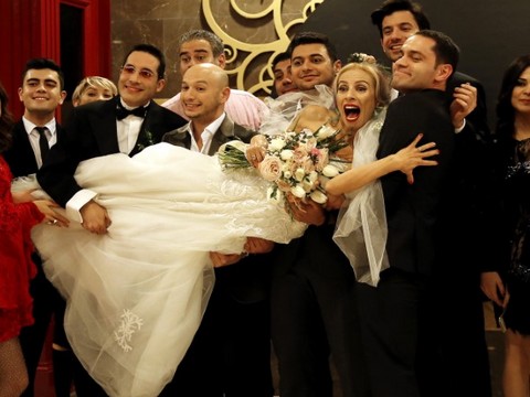 Ahmet Beyler... ZEYNEP CASALİNİ İLE EVLİLİK PROVASI!..