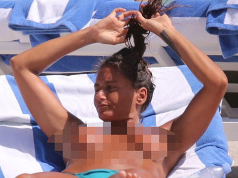 Eda Taşpınar... MİAMİ'DE ÜSTSÜZ GÜNEŞLENDİ!..