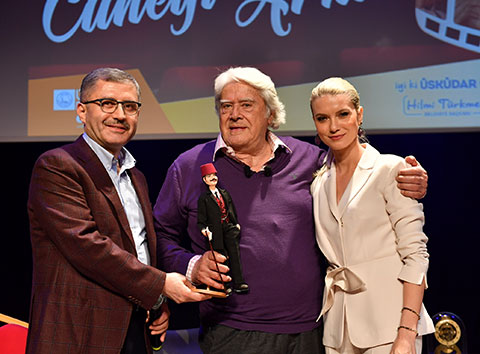 Cüneyt Arkın... 'HAVUZLU EVLER ALACAK PARA KAZANMADIK'