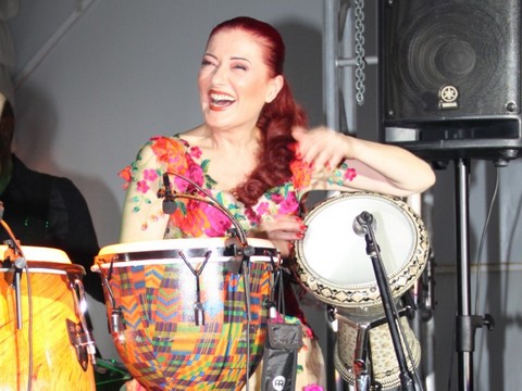 Candan Erçetin… DARBUKATÖR MANKEN!..