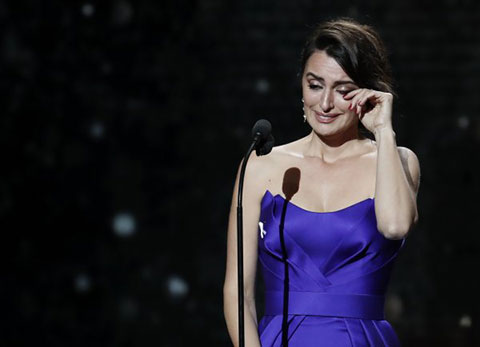 Pelelope Cruz... GÖZYAŞLARINI TUTAMADI!