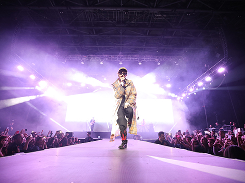 Oscar And The Wolf... 6 BİN KİŞİYE KONSER!...