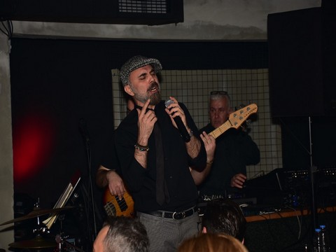 Ümit Sayın... KARAKÖY'DE 90'LAR RÜZGARI ESTİRDİ!..