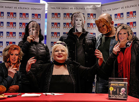 Muazzez Abacı... "SEZEN'İMİN ŞARKILARI"NI İMZALADI!