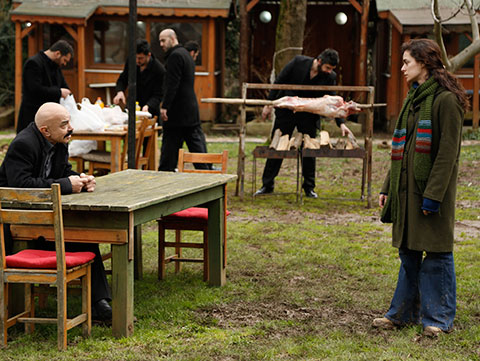 Kadın...ŞİRİN BAHAR'A İLİK VERECEK Mİ?