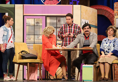 Güldür Güldür Show... HAYATİ İKİ KADIN ARASINDA!