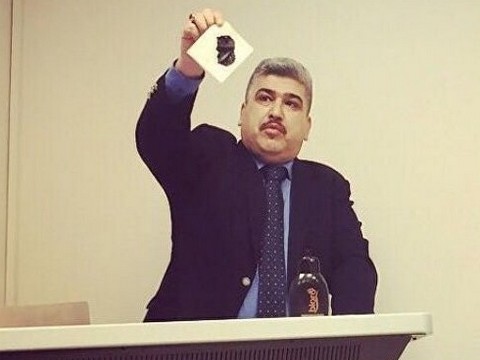 KENDİ ÜRETTİĞİ ŞAMPUANI NEDEN YEDİ?..