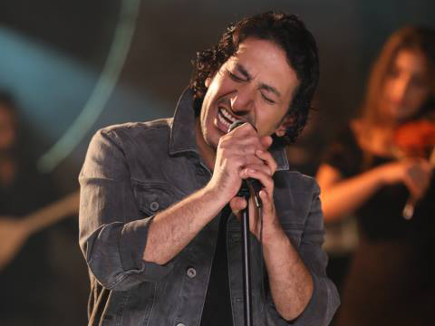 Ali Ata...MEHMETÇİK VAKFI'NA TÜRKÜ BAĞIŞLADI!..