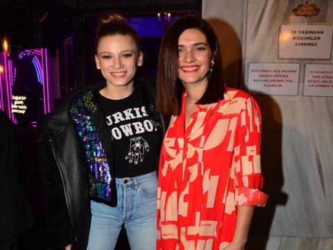 Bergüzar Korel - Serenay Sarıkaya... KIZ KIZA EĞLENCE GECESİ!..