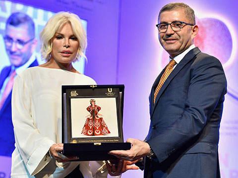 Ajda Pekkan... ÜSKÜDARLI KADINLARLA BULUŞTU!