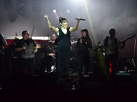 Funda Arar... BATMAN'DA SEVGİ SELİ!