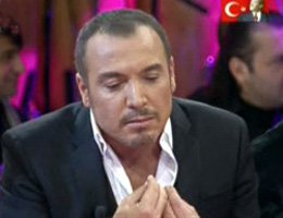 Cenk Eren:  "SEKS YAPMAK İÇİN İLİŞKİNİN ADINI 'AŞK' KOYUYORLAR"