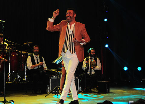 Hakan Altun... AŞK ŞARKILARI ANADOLU YAKASI'NDA!